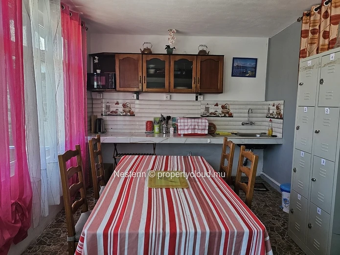 Maison spacieuse avec piscine, idéale pour table d'hôte 