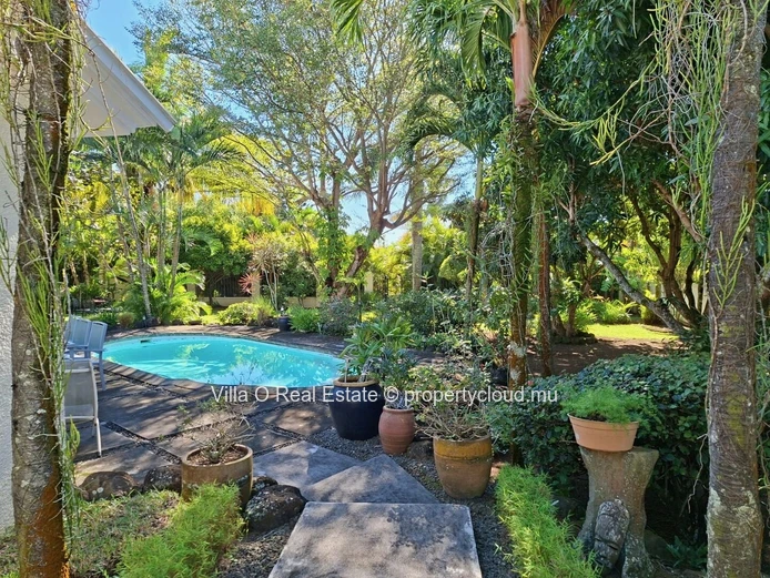 Located in a secure residential estate, this wonderful home is perfect for those seeking an old-style Mauritian feel,...