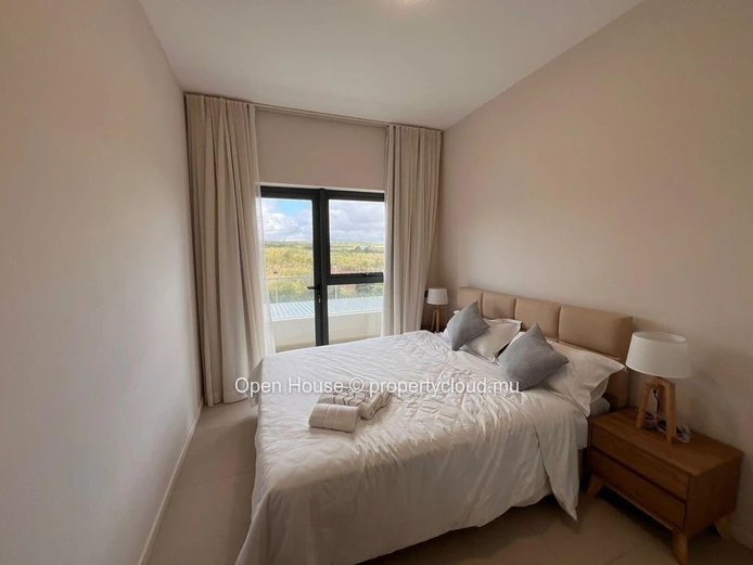 Apartment located 800 meters from the Tribeca shopping center, featuring 2 bedrooms, 1 bathroom, air conditioning, sp...