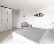 Beautiful penthouse with private roof top terrace near Jumbo Express 