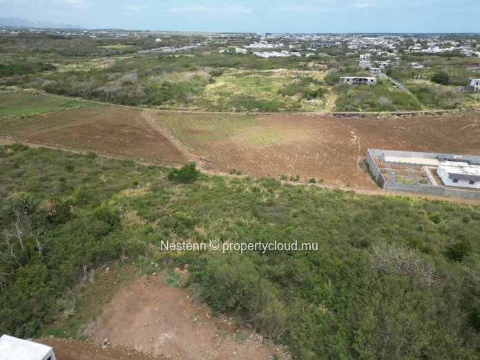 Residential land of 633m2 close to chemin 20 pieds