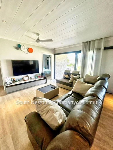 Located in the idyllic setting of Cap Malheureux, this sumptuous contemporary villa combines elegance, comfort, and t...