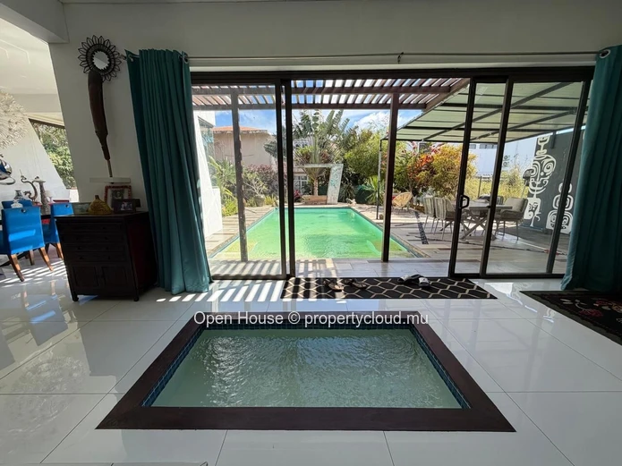 Villa 4 chambres de 365 m² à vendre à Balaclava avec jardin
