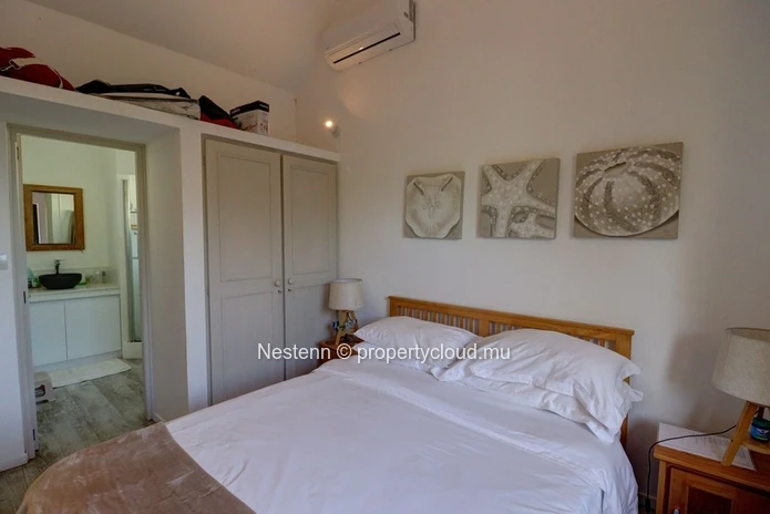  Maison pieds dans l'eau semi-meublée 3 chambres – Vivre au bord de l'océan en long terme