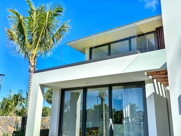 Luxury Seaside 4 Bedroom Villa in Azuri 