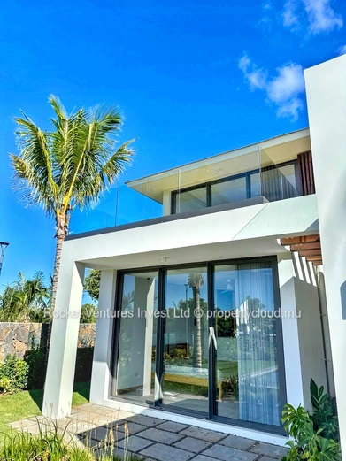 Luxury Seaside 4 Bedroom Villa in Azuri 