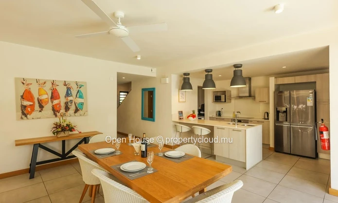 VILLA PDS à vendre, RIVIERE NOIRE, 248m², terrain 688m², 4 chambres, piscine privée, options web, accessible aux étra...