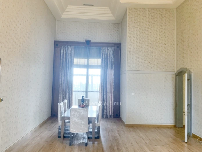Curepipe à vendre charmant appartement 3 chambres situé au huitièmes étages avec ascenseur situé dans une résidence s...