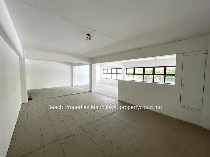 Spacious 99 m² Flexible Office for Rent