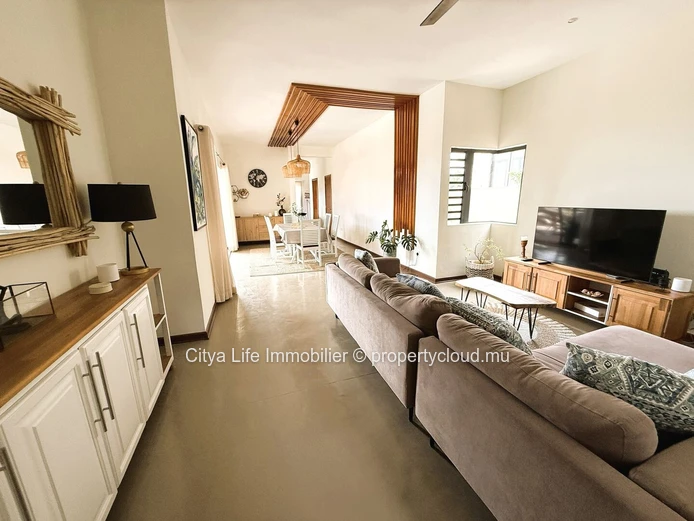 Élégante Maison Meublée avec Vue Panoramique à Flic en Flac