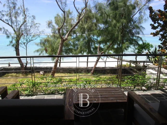 BLUE BAY - Beachfront apartment - 2 bedrooms