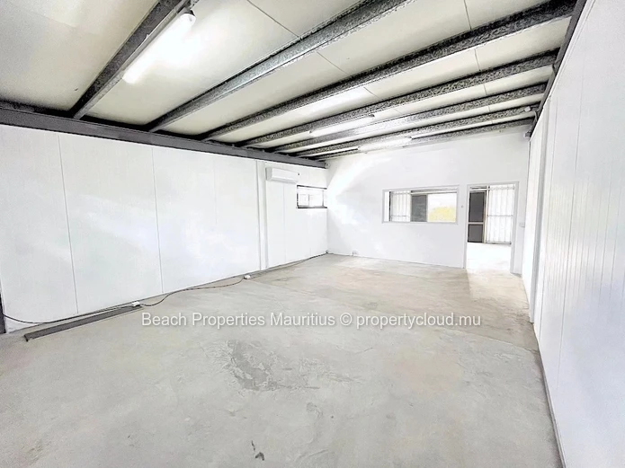 Bright 75m² Office with AC & Parking in Tamarin