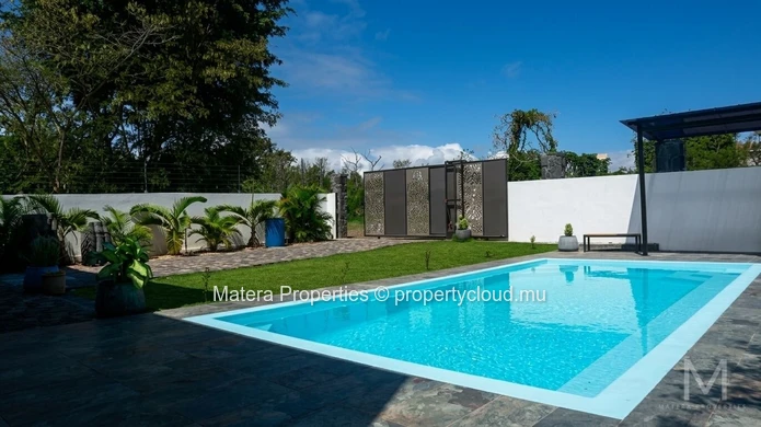 4-bedroom family home just steps from the sea with high rental potential