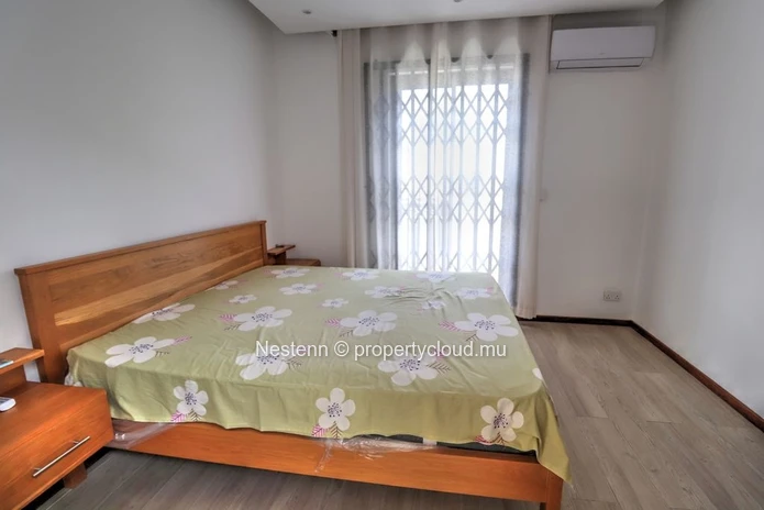 Viila avec 4 chambres, un espace bureau et une cuisine entièrement équipée