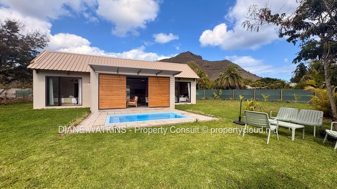 Charmante maison neuve de 2 chambres avec piscine privée à Tamarin à Louer.