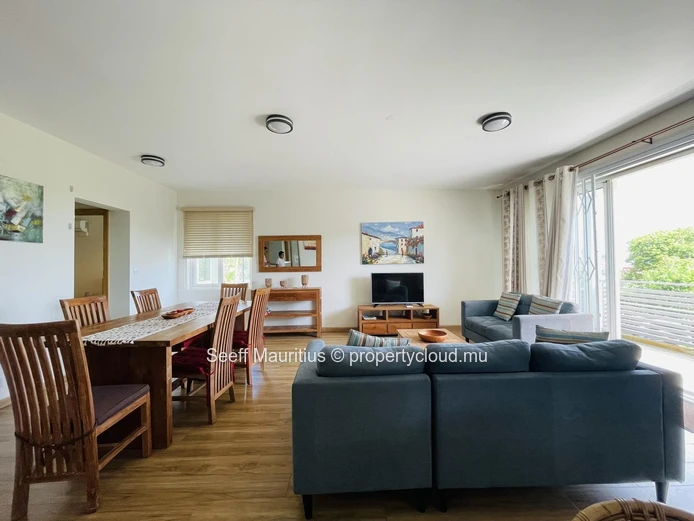 Central Haven: Ideal Apartment Proximity to Schools, Shopping, and Daily Amenities 