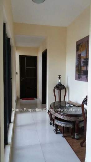 Élégant penthouse sur deux niveaux à vendre à Quatre Bornes