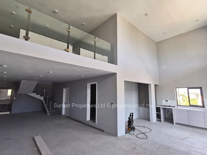 Penthouse with breathtaking views of the lagoon. Located only 100m from the beach