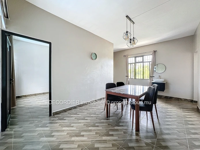 Appartement avec piscine commune