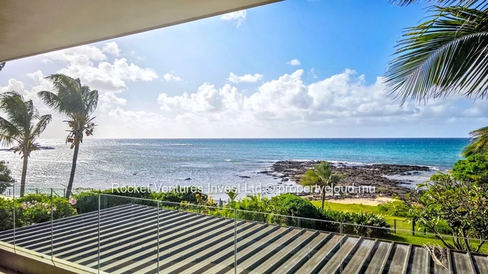 Stunning beachfront 4-Bedroom Villa for Rent in Pointe aux Canonniers