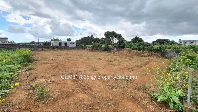 Terrain Résidentiel à Vendre 5,59 Perches Chacun – La Marie, Vacoas 