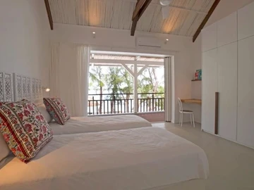 6 Bedroom Villa