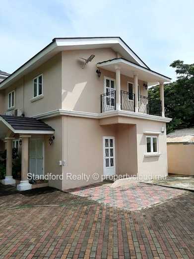 Villa à Vendre – 6 Chambres, Tombeau Bay, Nord
