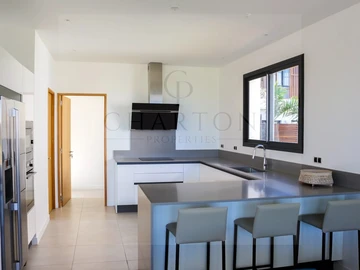 4 Bedroom Villa