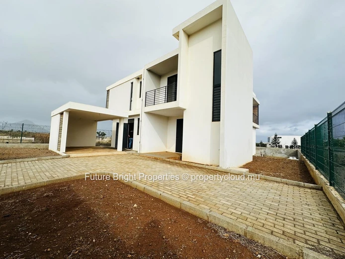 Maison à vendre sur la côte ouest (Green Creek) – Beau potentiel à personnaliser