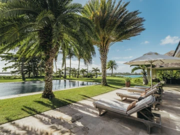 6 Bedroom Villa