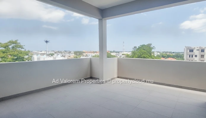 À vendre – Penthouse lumineux avec vue panoramique à Grand Baie !