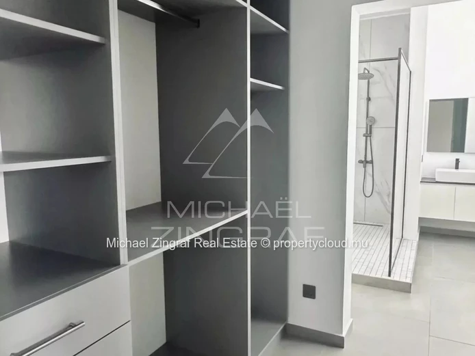 Penthouse d’Exception avec Rooftop & Piscine Privée | Pereybère