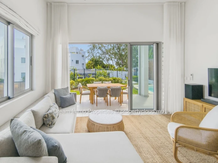 Appartement meublé de 3 chambres avec piscine privée en bord de mer à Grand Baie – Ile Maurice