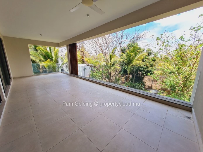 Appartement PDS à vendre à Grand Baie, 197m², 2 chambres, piscine privée, climatisé, vue sur mer et montagne, sécurit... (Mandat exclusif)