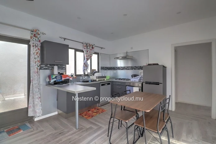 Villa moderne de plain-pied avec 3 chambres à proximité des commodités.