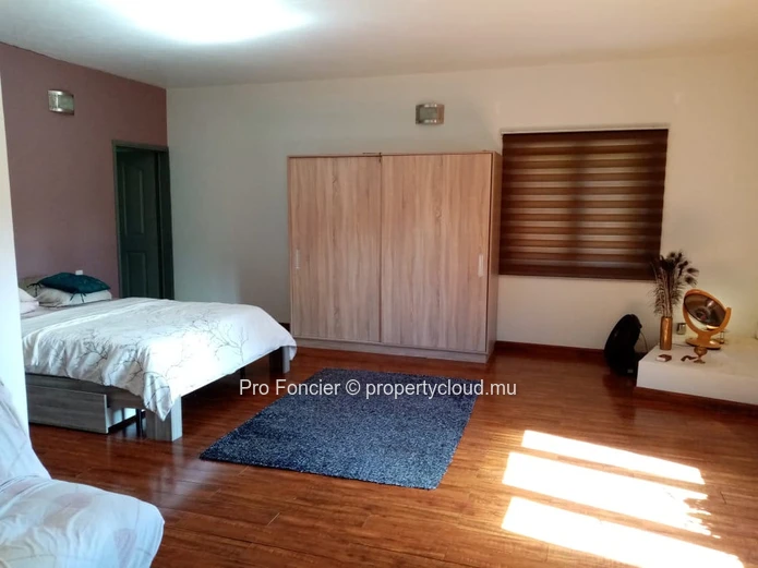 Grande maison à Curepipe pouvant servir de bureaux