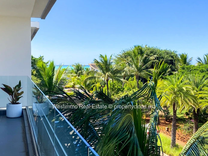 Prestigious penthouse for long-term rent in Azuri