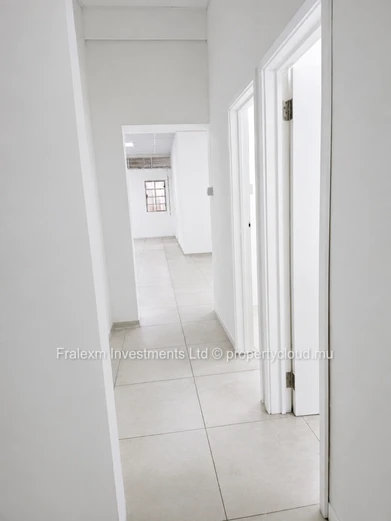 Espace Commercial Moderne à Louer