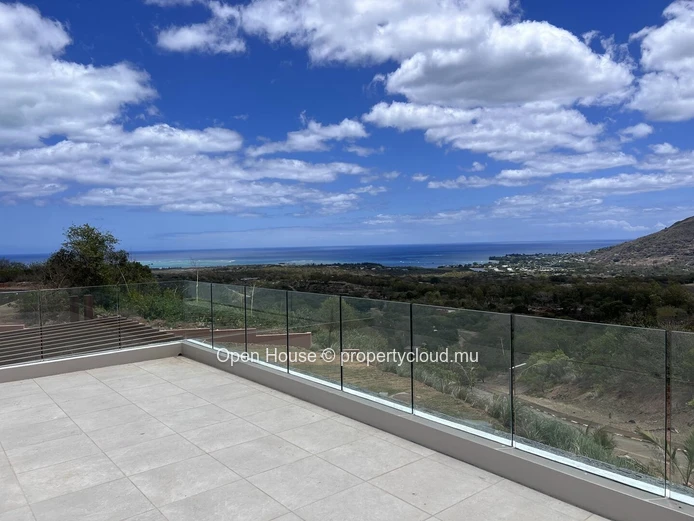 New high standing PDS villa for sale, 4 bedrooms, pool, sea view, furnished, air-conditioned.