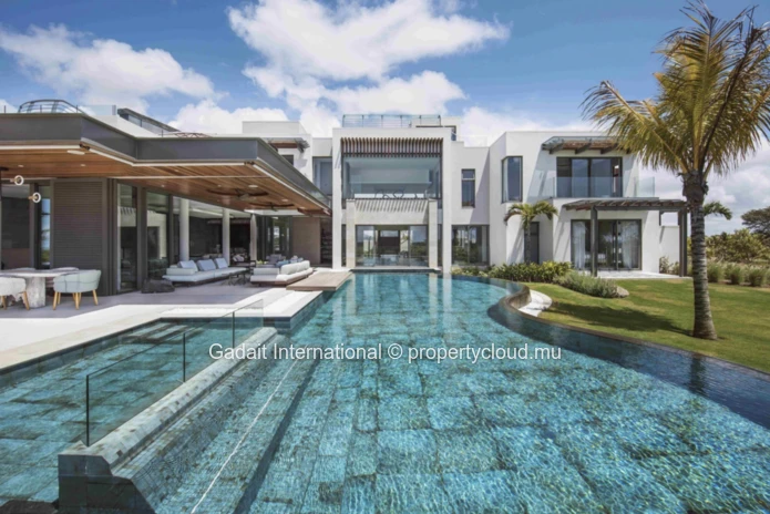 Villa de Prestige avec Vue sur le Golf à Louer à Anahita – 35 000 EUR / mois
