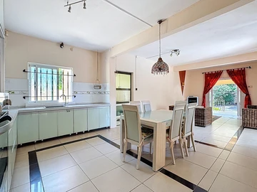 10 Bedroom House