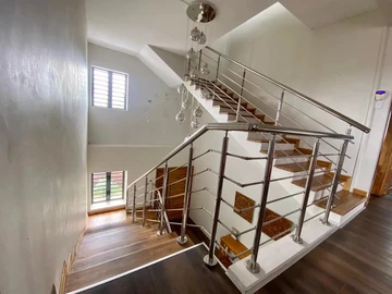 5 Bedroom Villa