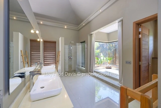 4-Bedroom En-Suite Villa with Office in Grand Baie