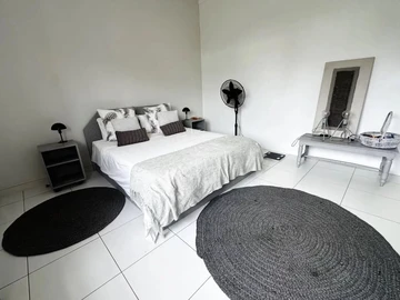6 Bedroom House
