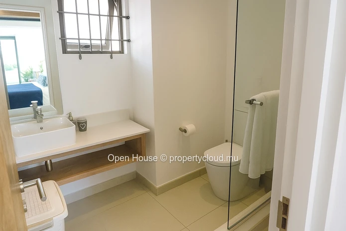 Appartement pieds dans l'eau 3 chambres avec piscine à Calodyne