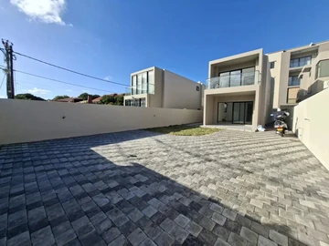 4 Bedroom Townhouse, Duplex