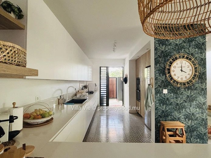 Roches Noires - Très beau duplex de 5 chambres avec rooftop et accès mer (Mandat exclusif)