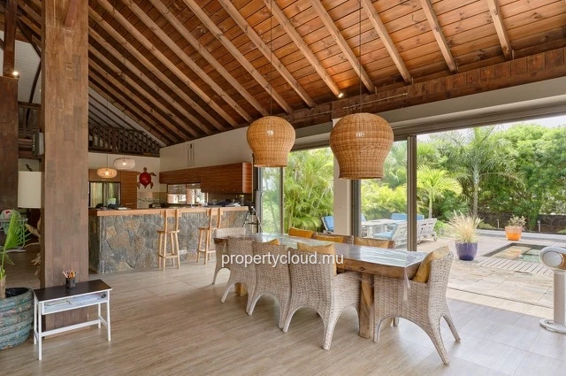 A vendre magnifique villa dans une residence accessible aux etrangers à Pereybere.