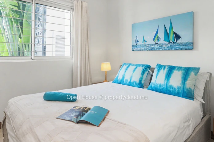 Appartement pieds dans l'eau à vendre à Grand Baie 152m² - Marché local exclusivement.