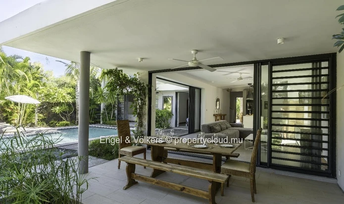 FOR SALE - Luxury 4-Bedroom En-Suite Villa in Black River